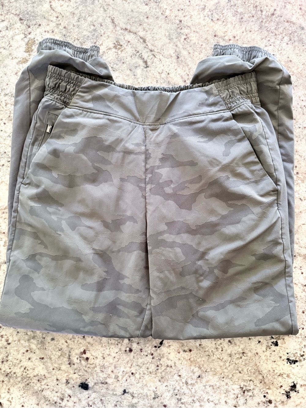 Athleta Brooklyn Textured Green Camo Lined Joggers Size 6